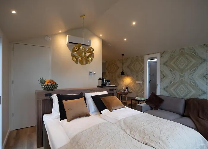 赫伯格小天鹅餐厅酒店 2*